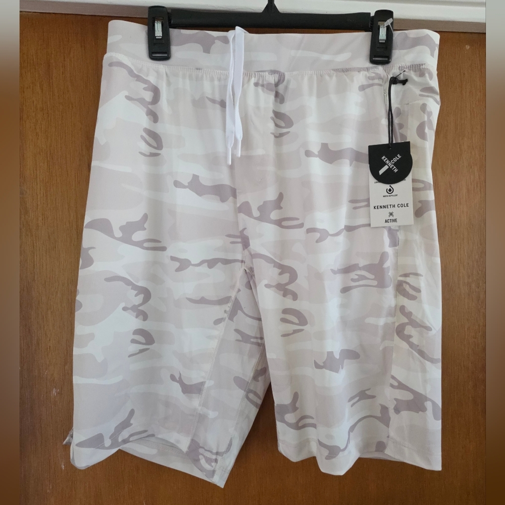 Men's Kenneth Cole Shorts XL The Tech Short White Army Camouflage
